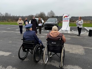 Ветеранам СВО вручили адаптированные автомобили