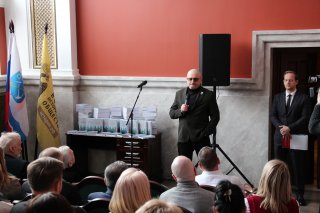 В Всеволожске презентовали книгу Сергея Мачинского «Голоса из войны»