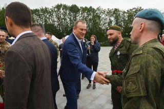 Президент России подписал указ, который расширяет меры поддержки ветеранов и участников СВО.