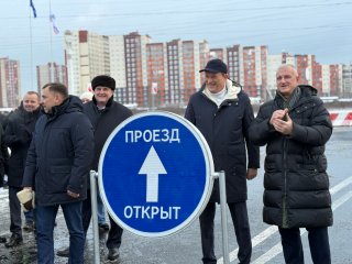 В Мурино открылось рабочее движение по новой дороге от Петровского бульвара до Ручьевского проспекта.