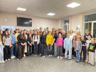 Во Всеволожске открылась передвижная выставка «И дольше века длится жизнь»
