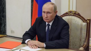 Владимир Путин упростил получение гражданства иностранным участникам СВО