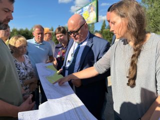Диалог с жителями - основа проекта: берёзы у Дороги жизни сохранят.