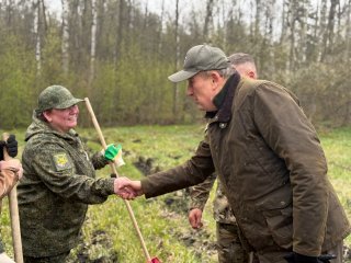На мемориальном комплексе «Цветок жизни» прошел традиционный весенний субботник.