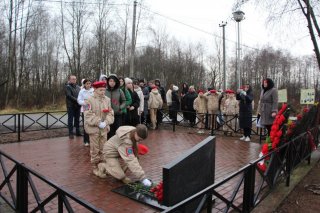В Новосергиевке почтили память героев, защищавших Родину