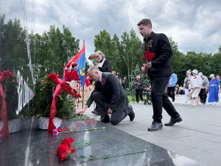 Через века, через года - помните!