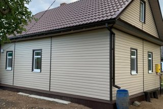 За 6 лет в Ленобласти отремонтировали 607 частных домов ветеранов