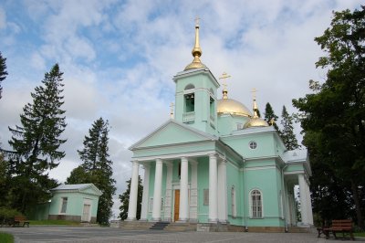 Храм Свв. Мцц. Веры, Надежды, Любови и матери их Софии около кладбища в пос. Кузьмоловский