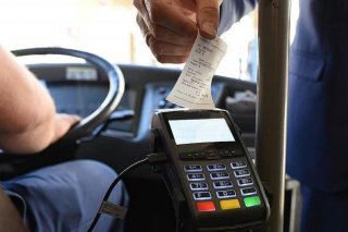 Комтранс разъяснил правила безналичной оплаты проезда в общественном транспорте