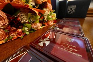 За отвагу и героизм, проявленные при исполнении воинского долга!
